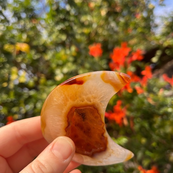 Carnelian Moon Art Home Decoration Quartz Crystal Natural Stone Rock - Picture 4 of 13